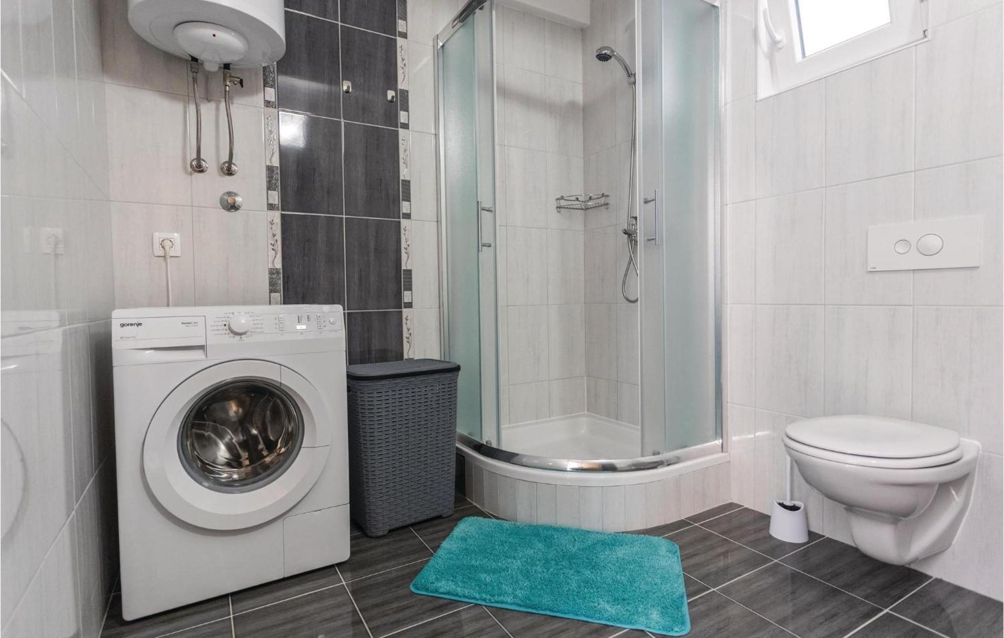 1 Bedroom Lovely Apartment In Komarna 克勒克 外观 照片