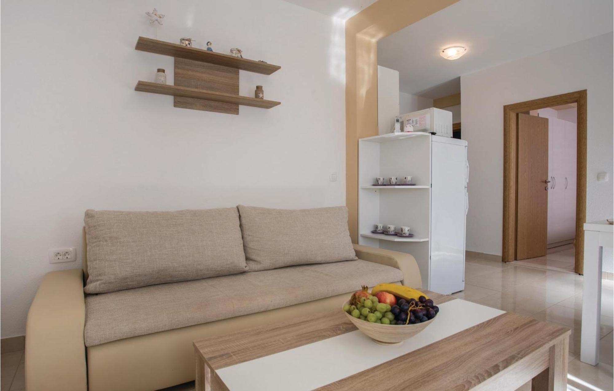 1 Bedroom Lovely Apartment In Komarna 克勒克 外观 照片