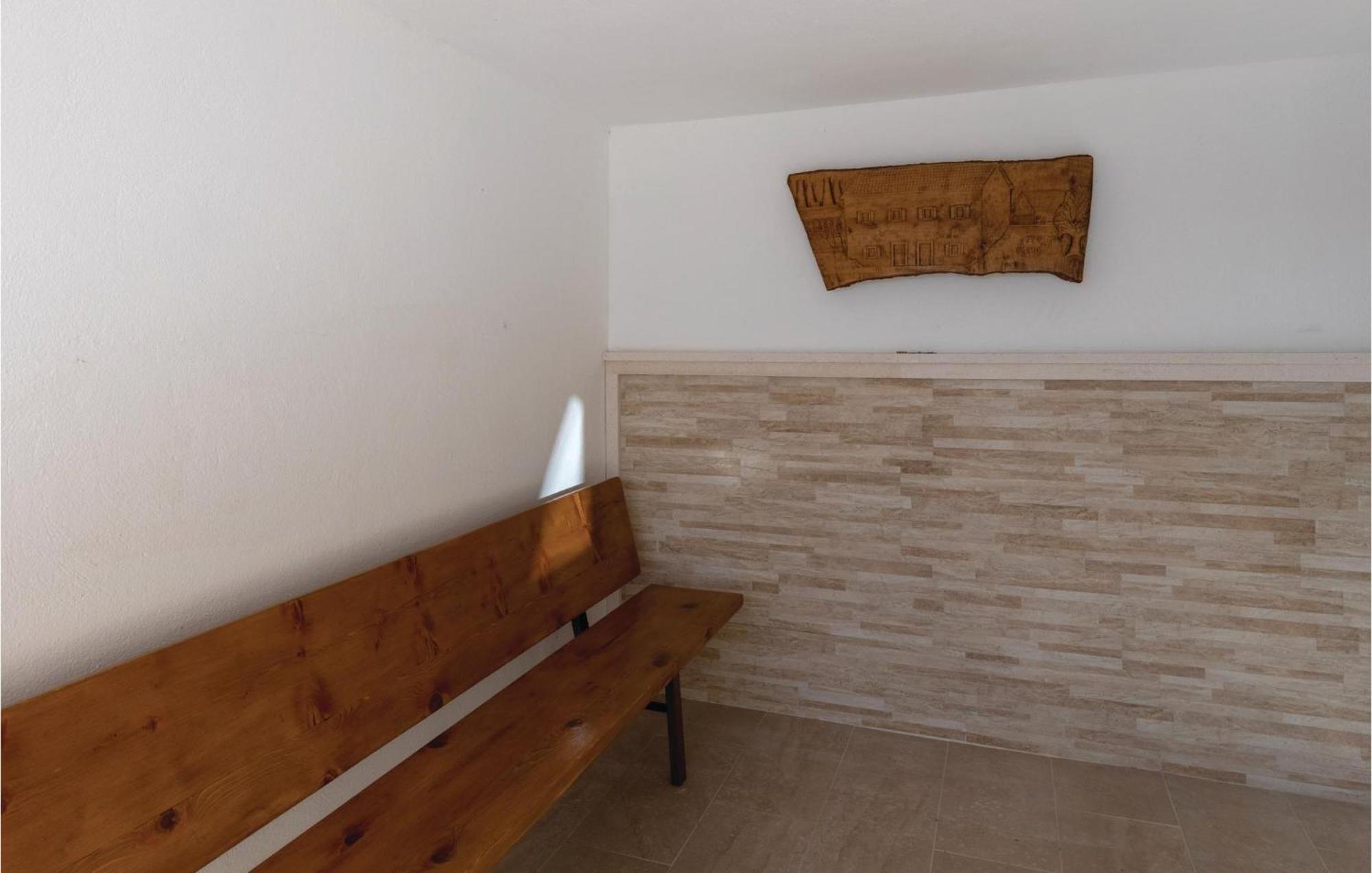 1 Bedroom Lovely Apartment In Komarna 克勒克 外观 照片